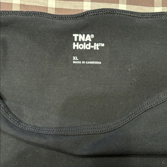 BNNW aritzia black cropped HOLD IT cami tank - Picture 2 of 5